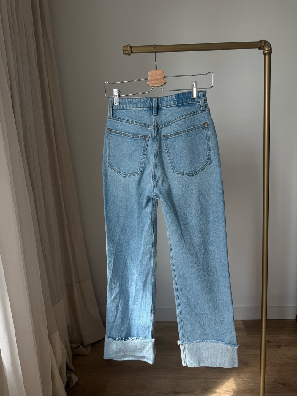 Abercrombie 90s Relaxed Cuffed Jeans Light Wash 26 - Picture 3 of 14